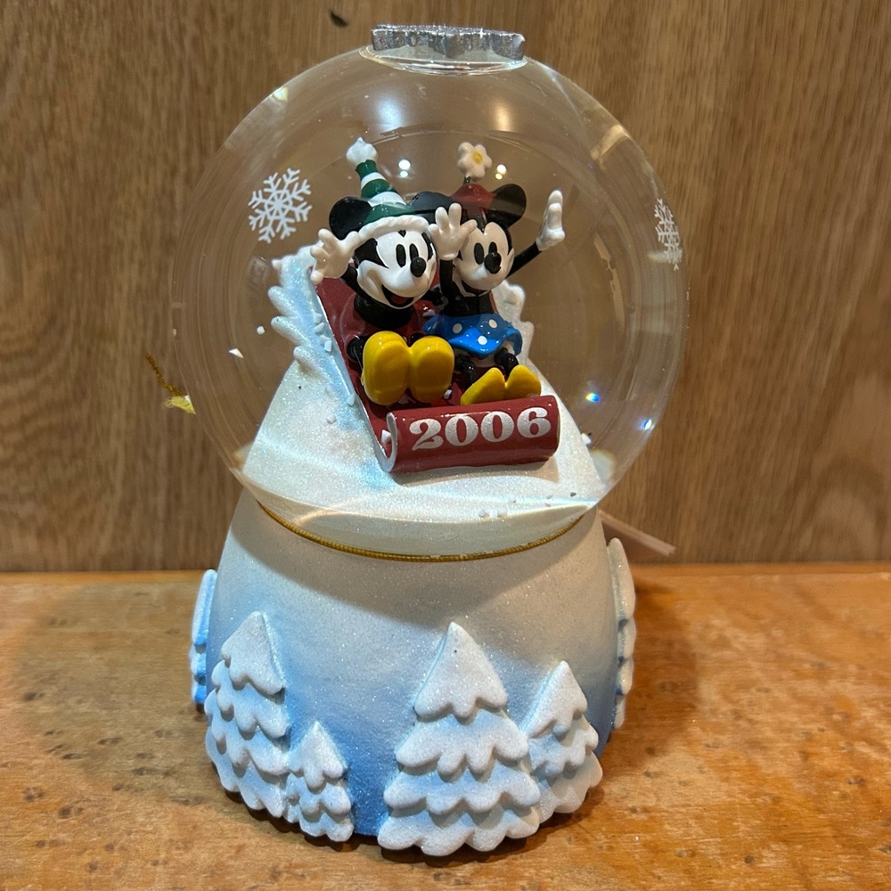 ENESCO DISNEY MUSICAL MICKEY & MINNIE MOUSE SNOW GLOBE “SLEIGH RIDE” 2006